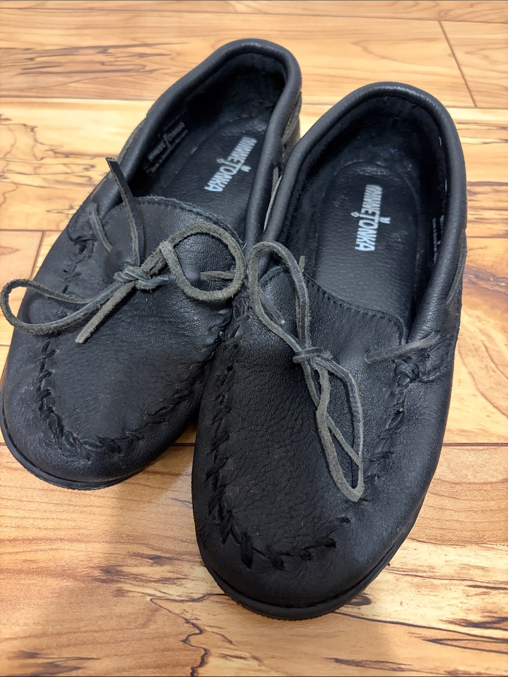 Minnetonka Classic Leather Moccasins Black Mens Size 7